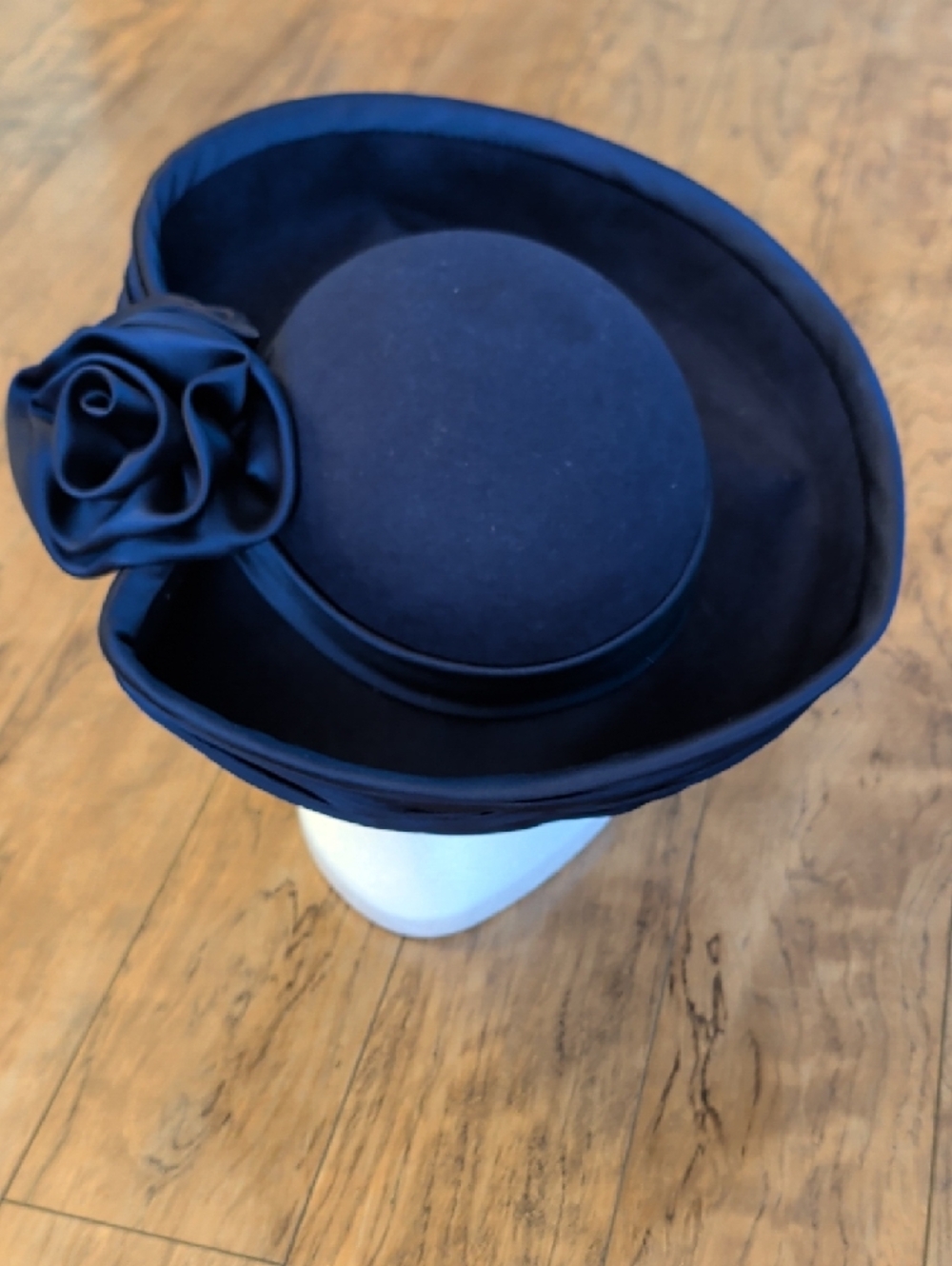 Vintage Whittall & Shon Navy Wool Hat – Wide Brim Satin Trim Rosette | 50s–60s - Picture 3 of 8